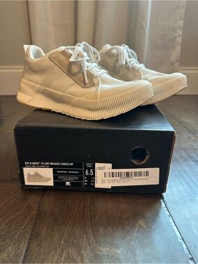 Sorel Out N About III waterproof sneakers - Size 6.5